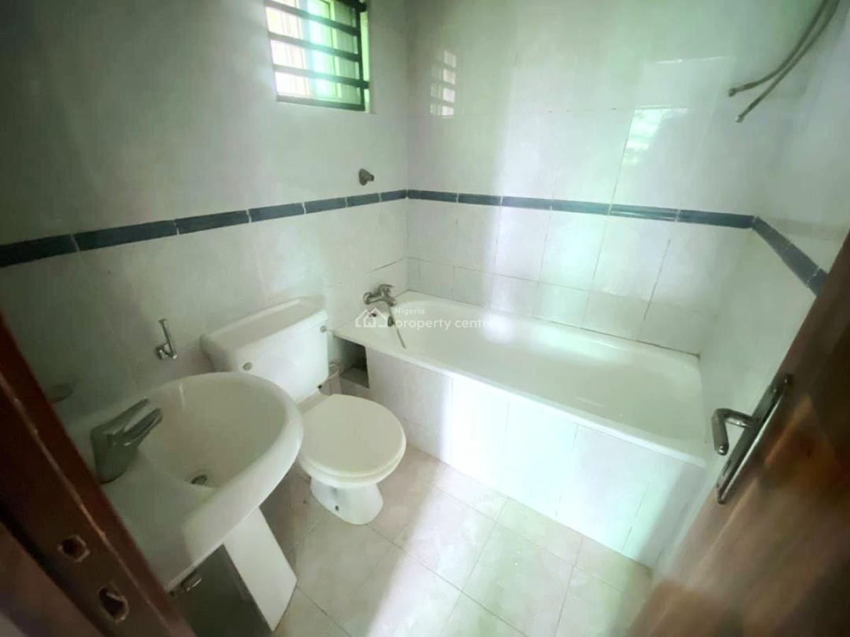 Massive 4 Bedroom Detached House with a 2 Room Bq, Lekki Phase 1, Lekki, Lagos, Detached Duplex for Rent