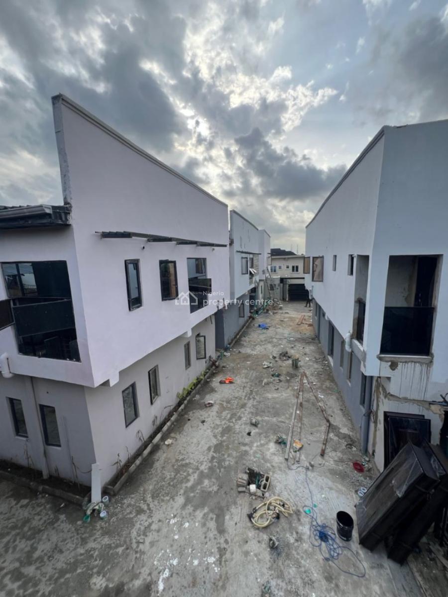 1 Bedroom Apartment, Obanikoro, Shomolu, Lagos, Mini Flat (room and Parlour) for Sale