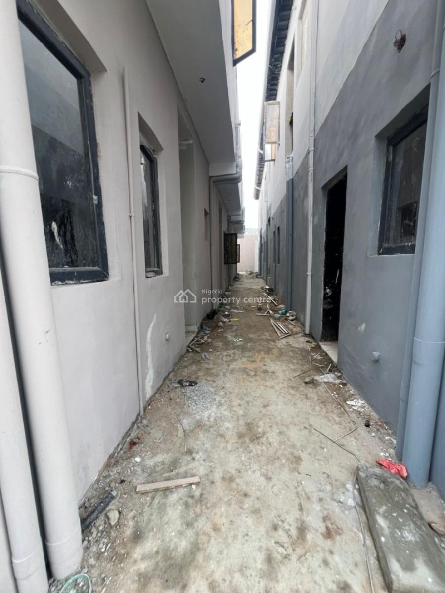1 Bedroom Apartment, Obanikoro, Shomolu, Lagos, Mini Flat (room and Parlour) for Sale