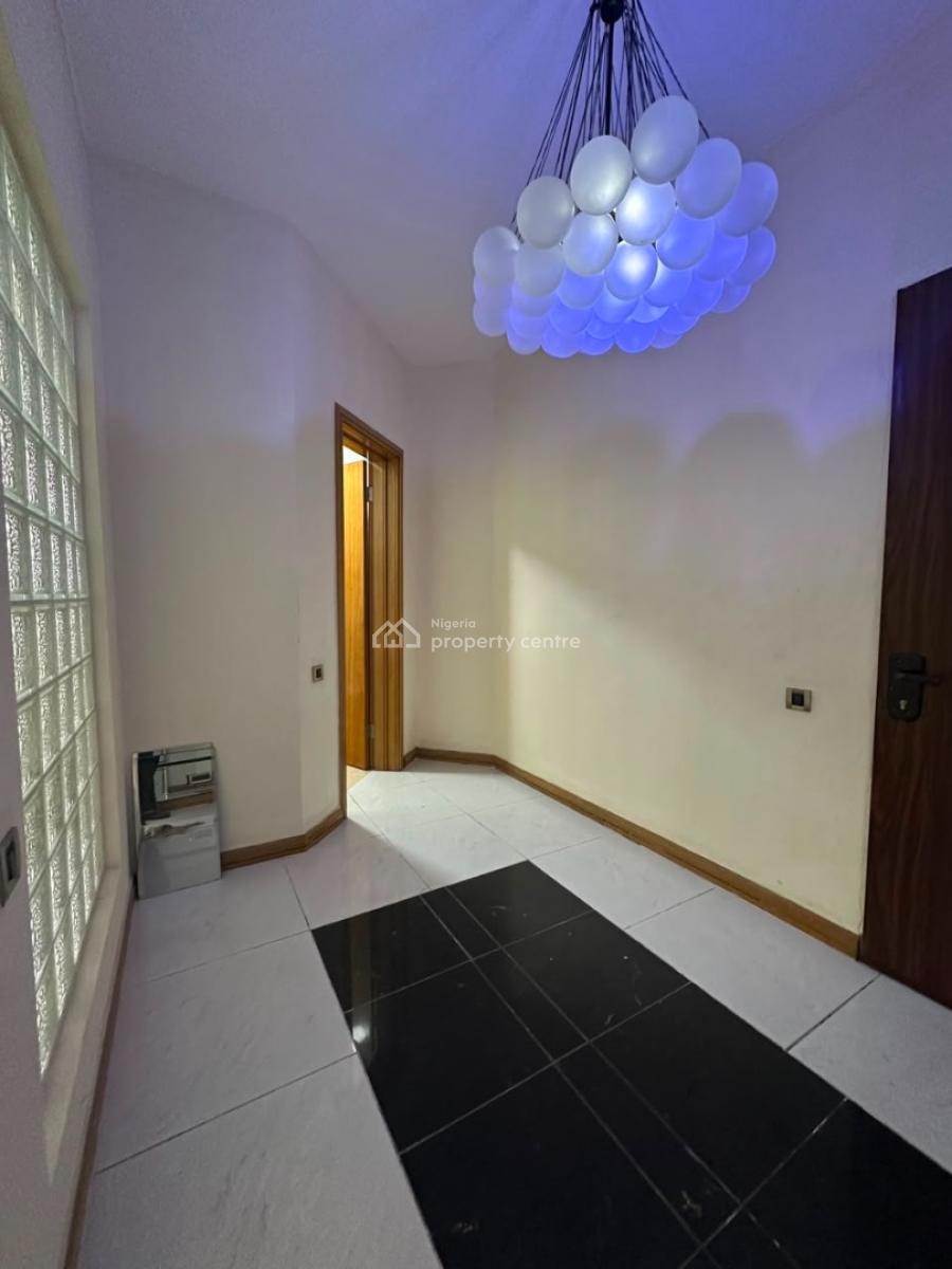 Spacious Well Maintained 4-bedroom Apartment on The First Floor, Ikoyi, Lagos, Flat / Apartment for Rent