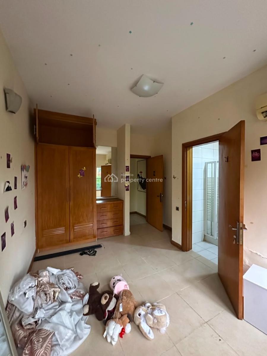 Spacious Well Maintained 4-bedroom Apartment on The First Floor, Ikoyi, Lagos, Flat / Apartment for Rent