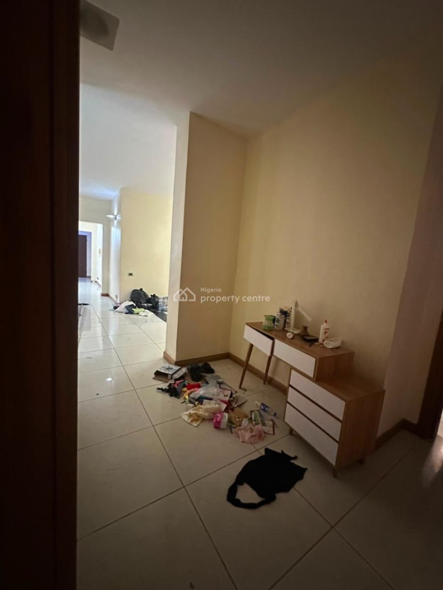 Spacious Well Maintained 4-bedroom Apartment on The First Floor, Ikoyi, Lagos, Flat / Apartment for Rent