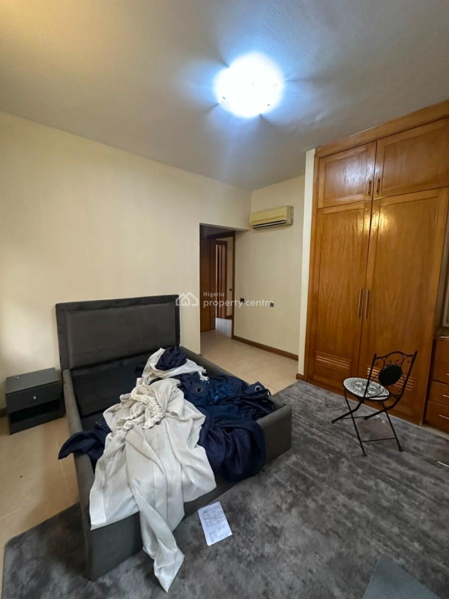 Spacious Well Maintained 4-bedroom Apartment on The First Floor, Ikoyi, Lagos, Flat / Apartment for Rent