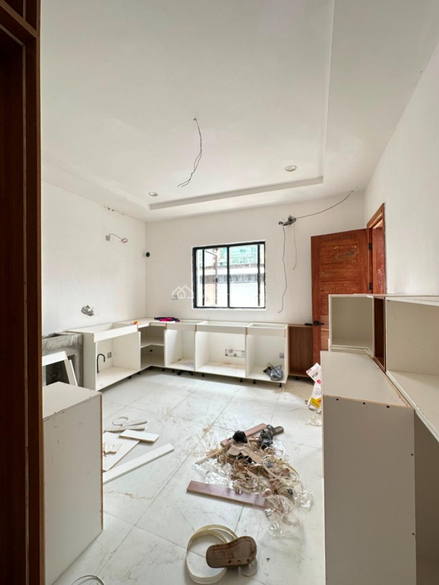 Uniquely-built Spacious Luxury 3 Bedroom Penthouse, Lekki Phase 1, Lekki, Lagos, Flat / Apartment for Sale