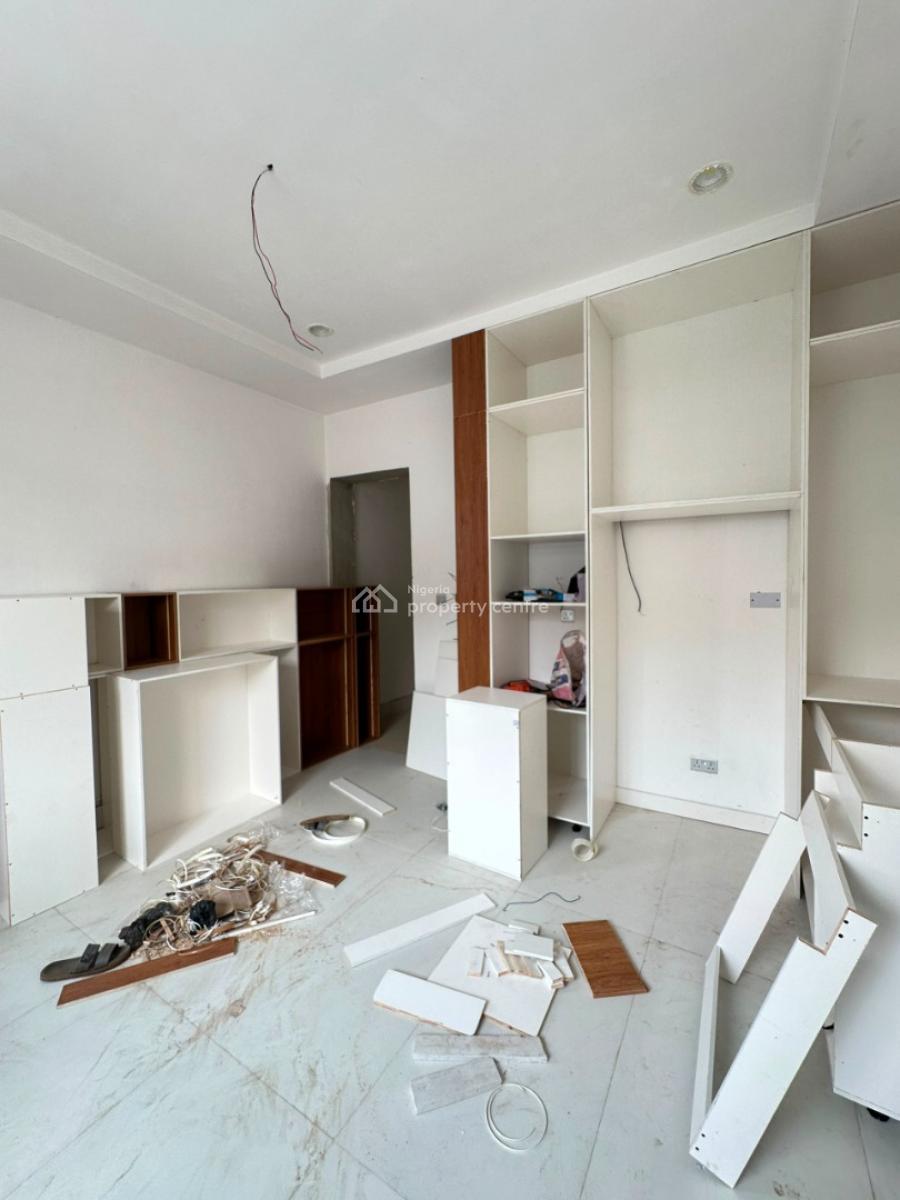 Uniquely-built Spacious Luxury 3 Bedroom Penthouse, Lekki Phase 1, Lekki, Lagos, Flat / Apartment for Sale