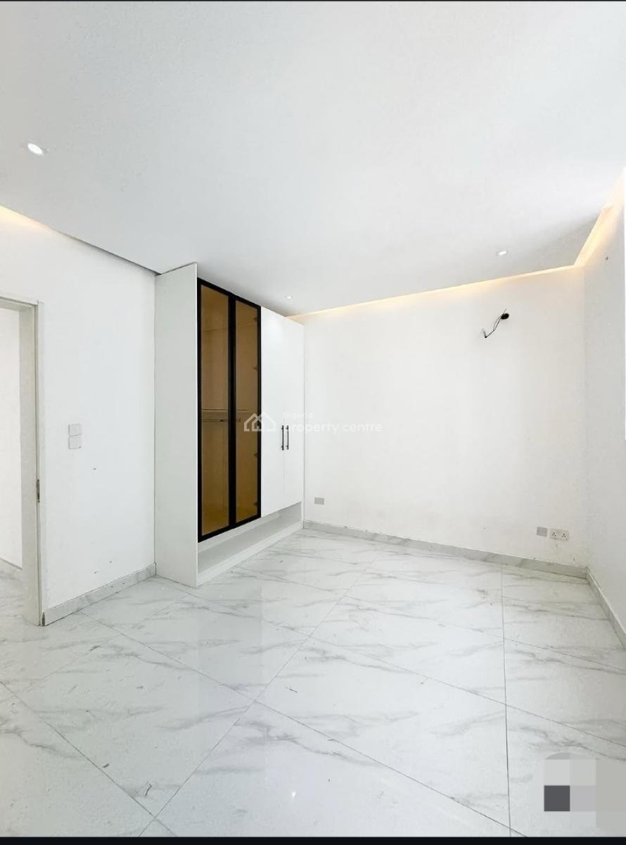 2 Bedroom Apartment with Pool and Gym, Lekki Phase 1, Lekki, Lagos, Block of Flats for Sale