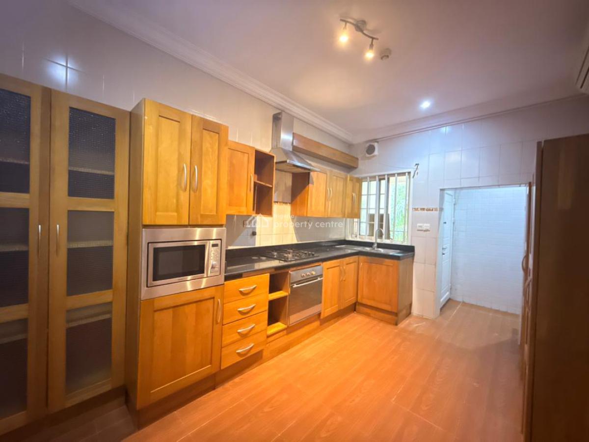 Excellent 3 Bedroom Apartment with Bq, Fitted Kitchen, and Swimming Pool, Banana Island, Old Ikoyi, Ikoyi, Lagos, Flat / Apartment for Rent