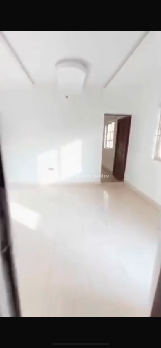 Standard 2 Bedroom Apartment, Shomolu, Lagos, Flat / Apartment for Rent