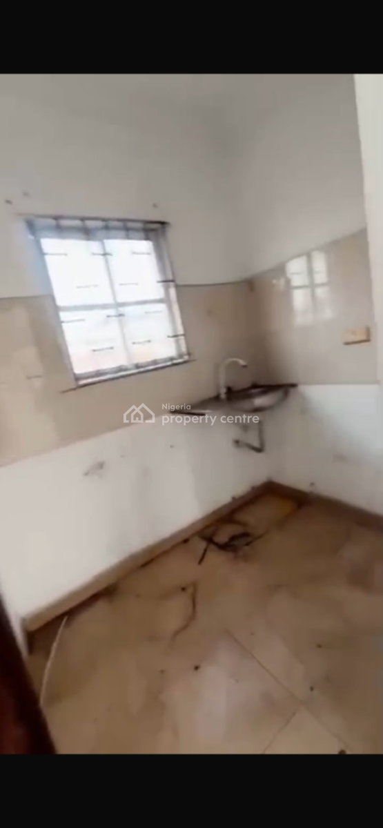 Standard 2 Bedroom Apartment, Shomolu, Lagos, Flat / Apartment for Rent
