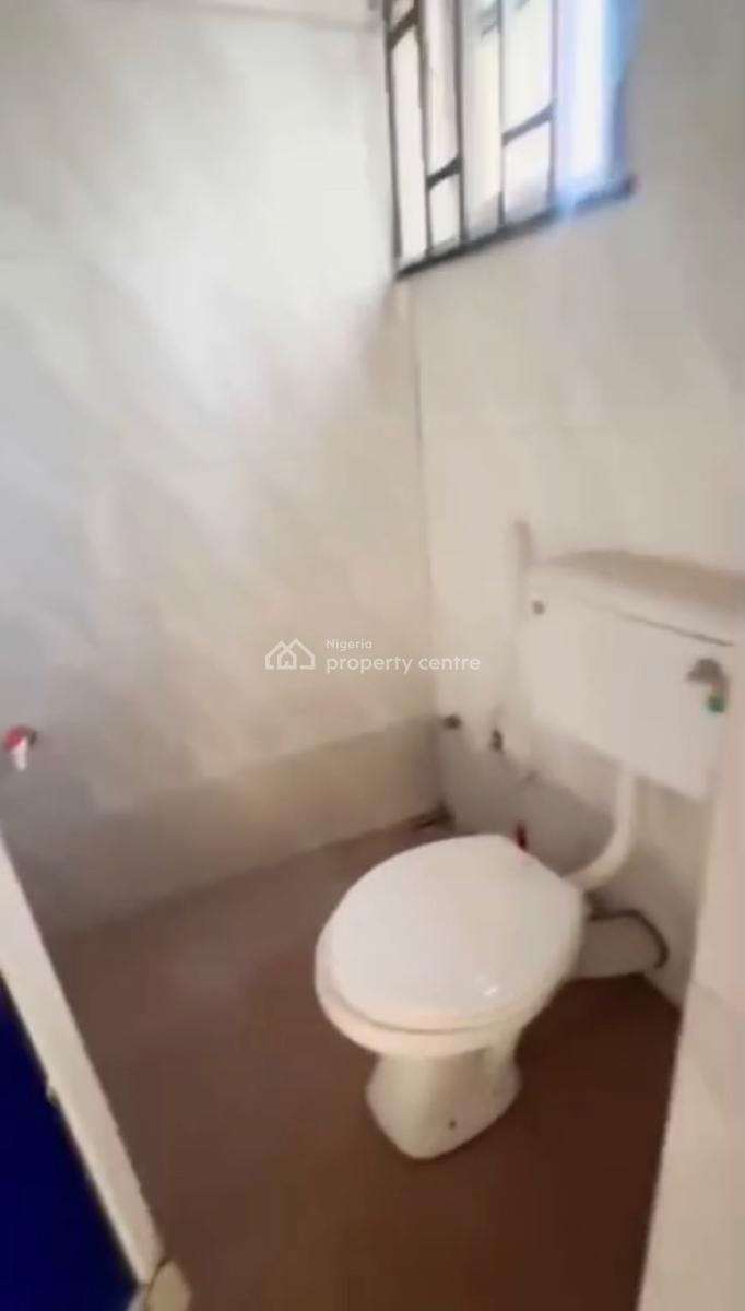 Standard 2 Bedroom Apartment, Shomolu, Lagos, Flat / Apartment for Rent