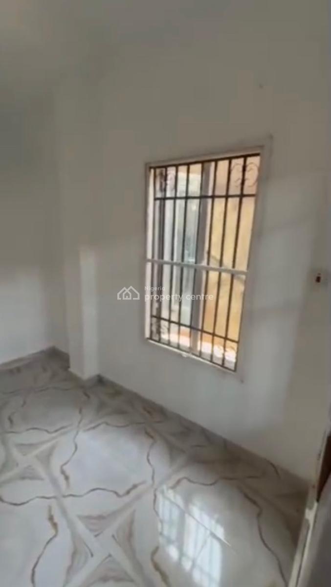 Neat and Standard Mini Flat, Adekunle, Yaba, Lagos, Mini Flat (room and Parlour) for Rent