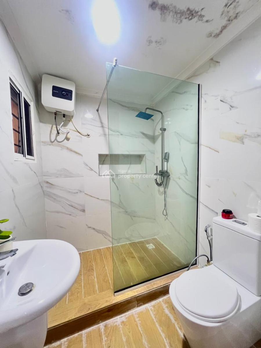 2-bedroom Apartment with Gym & Swimming Pool, Lekki Phase 1, Lekki, Lagos, Flat / Apartment for Rent