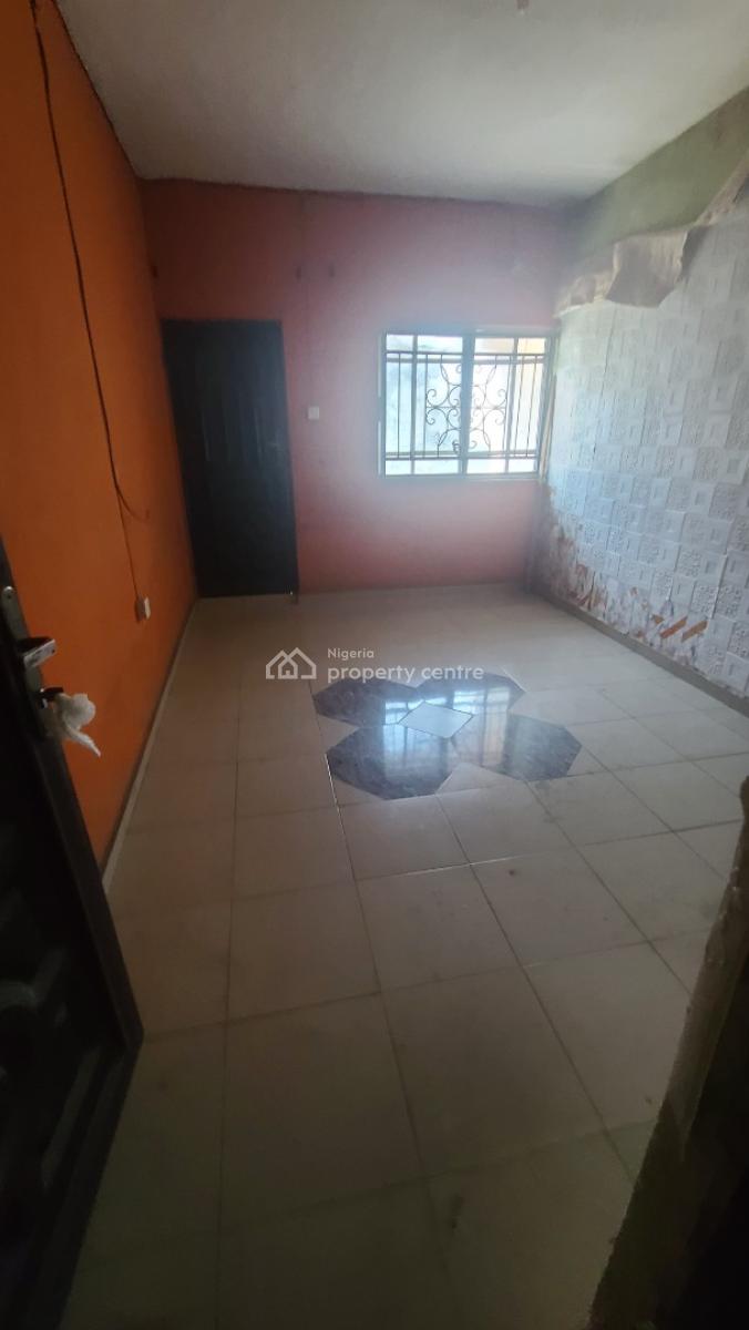 Decent 1 Bedroom Flat Upstairs with 1 Toilet 1bath, Off Aborishade Road, Lawanson, Surulere, Lagos, Mini Flat (room and Parlour) for Rent