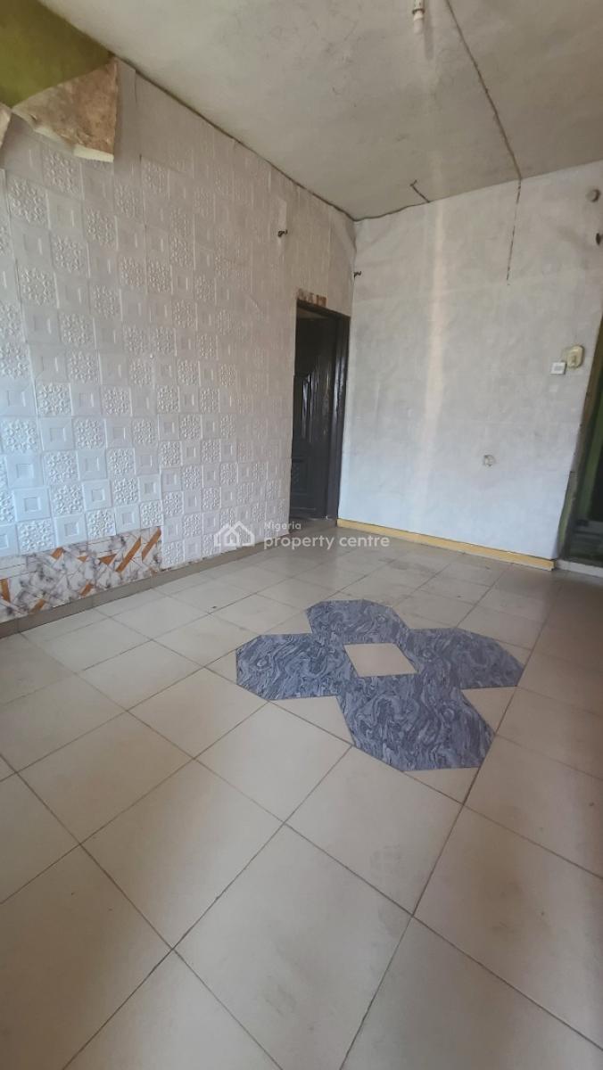 Decent 1 Bedroom Flat Upstairs with 1 Toilet 1bath, Off Aborishade Road, Lawanson, Surulere, Lagos, Mini Flat (room and Parlour) for Rent