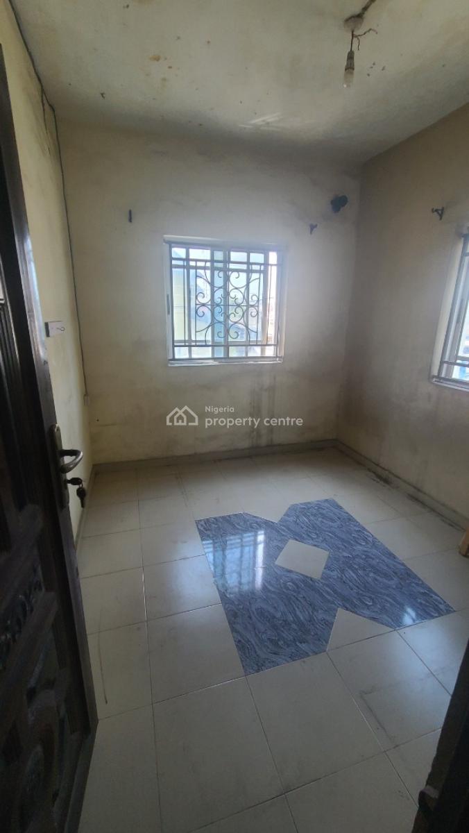 Decent 1 Bedroom Flat Upstairs with 1 Toilet 1bath, Off Aborishade Road, Lawanson, Surulere, Lagos, Mini Flat (room and Parlour) for Rent