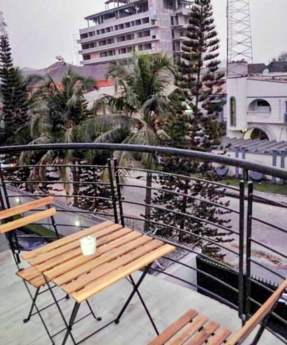 Top Floor 1 Bedroom Apartment, Lekki Phase 1, Lekki, Lagos, Flat / Apartment for Rent