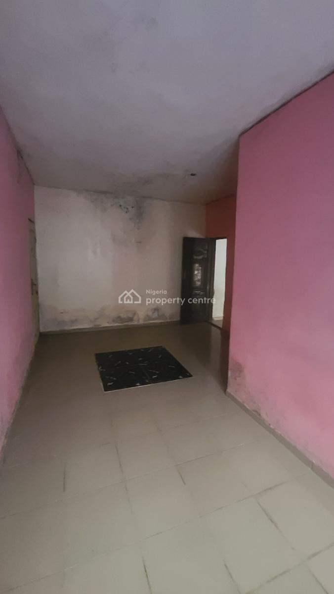 Standard 1 Bedroom Flat Upstairs with 1 Toilet 1 Bath, Off Aborishade Road, Lawanson, Surulere, Lagos, Mini Flat (room and Parlour) for Rent