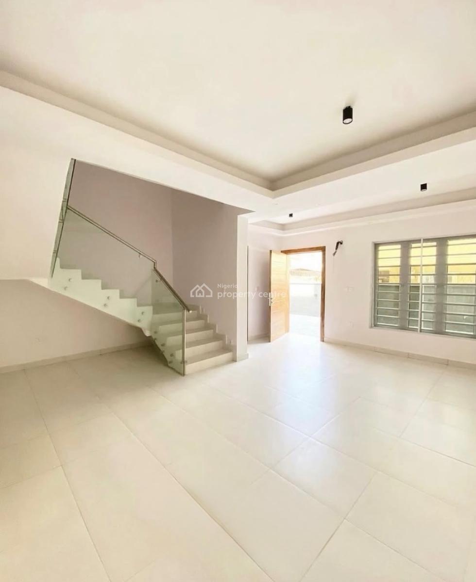 Spacious 4 Bedroom Terrace with Gym, Lekki Phase 1, Lekki, Lagos, Terraced Duplex for Rent