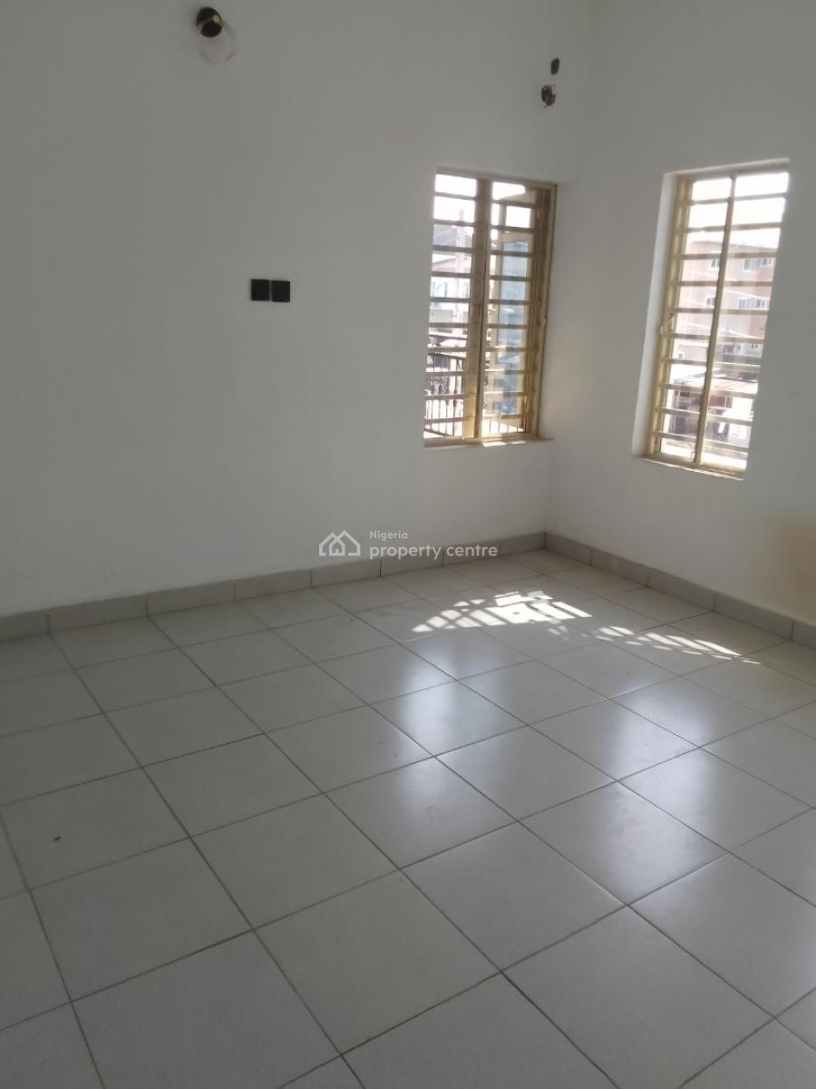 3 Bedroom Apartment Upstairs, Ilaje, Ajah, Lagos, Flat / Apartment for Rent