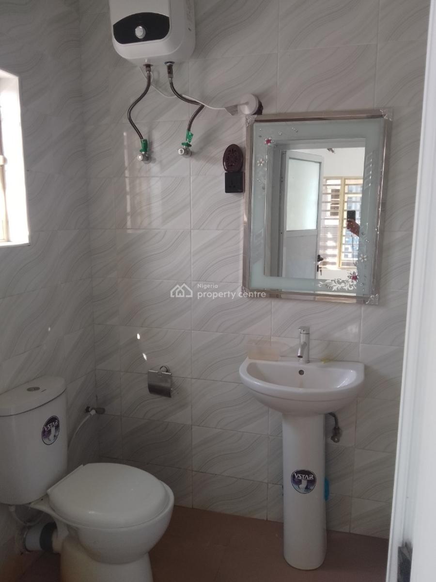 3 Bedroom Apartment Upstairs, Ilaje, Ajah, Lagos, Flat / Apartment for Rent
