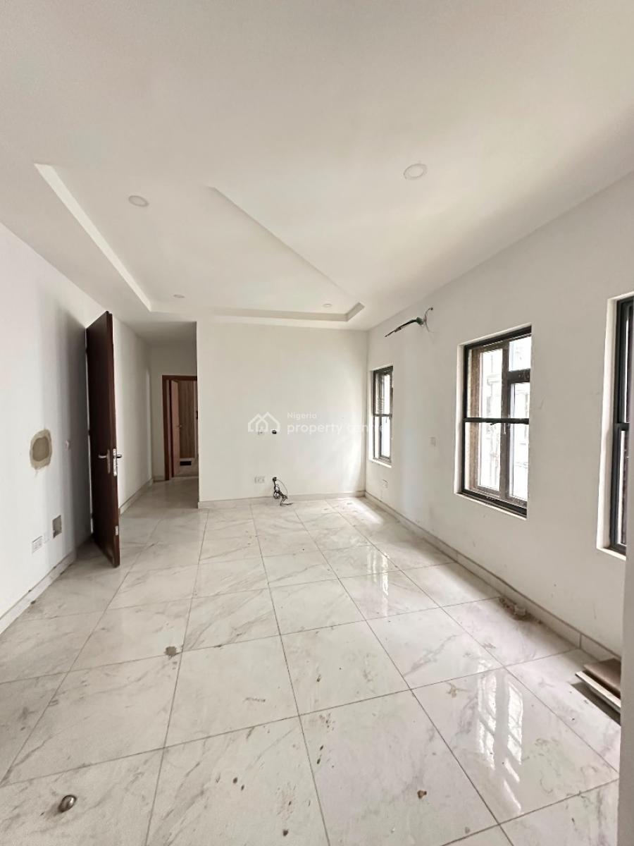 Well-built Luxury Spacious 1 Bedroom Apartment with an Elevator, Lekki Phase 1, Lekki, Lagos, Flat / Apartment for Sale
