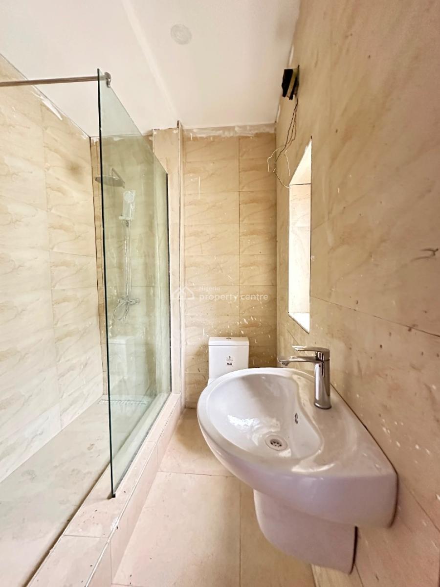 Well-built Luxury Spacious 1 Bedroom Apartment with an Elevator, Lekki Phase 1, Lekki, Lagos, Flat / Apartment for Sale