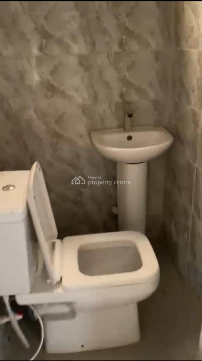 Lovely 2 Bedroom Flat, Ibidun Street Off Ojuelegba, Surulere, Lagos, Flat / Apartment for Rent
