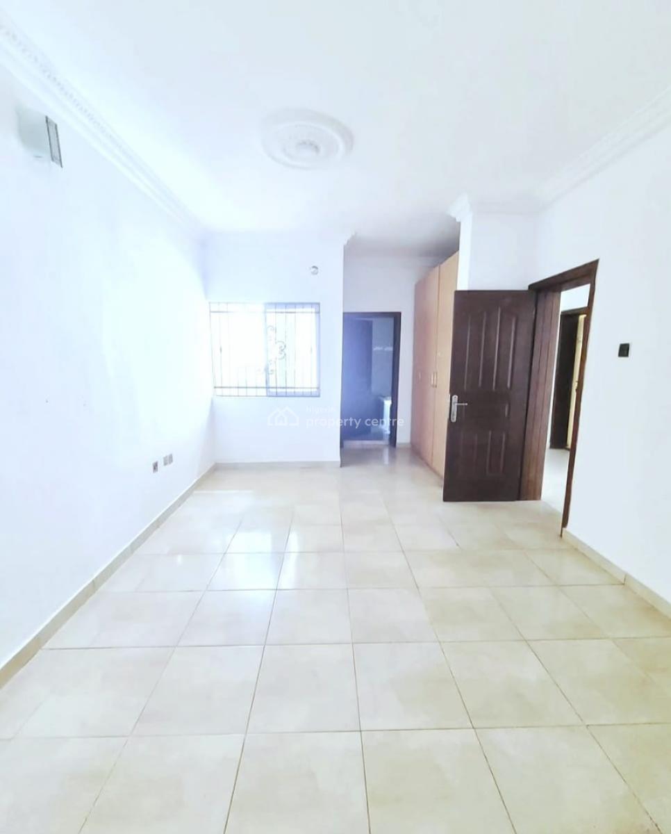 Well Maintained 3 Bedroom Apartment, Lekki Phase 1, Lekki, Lagos, Flat / Apartment for Rent