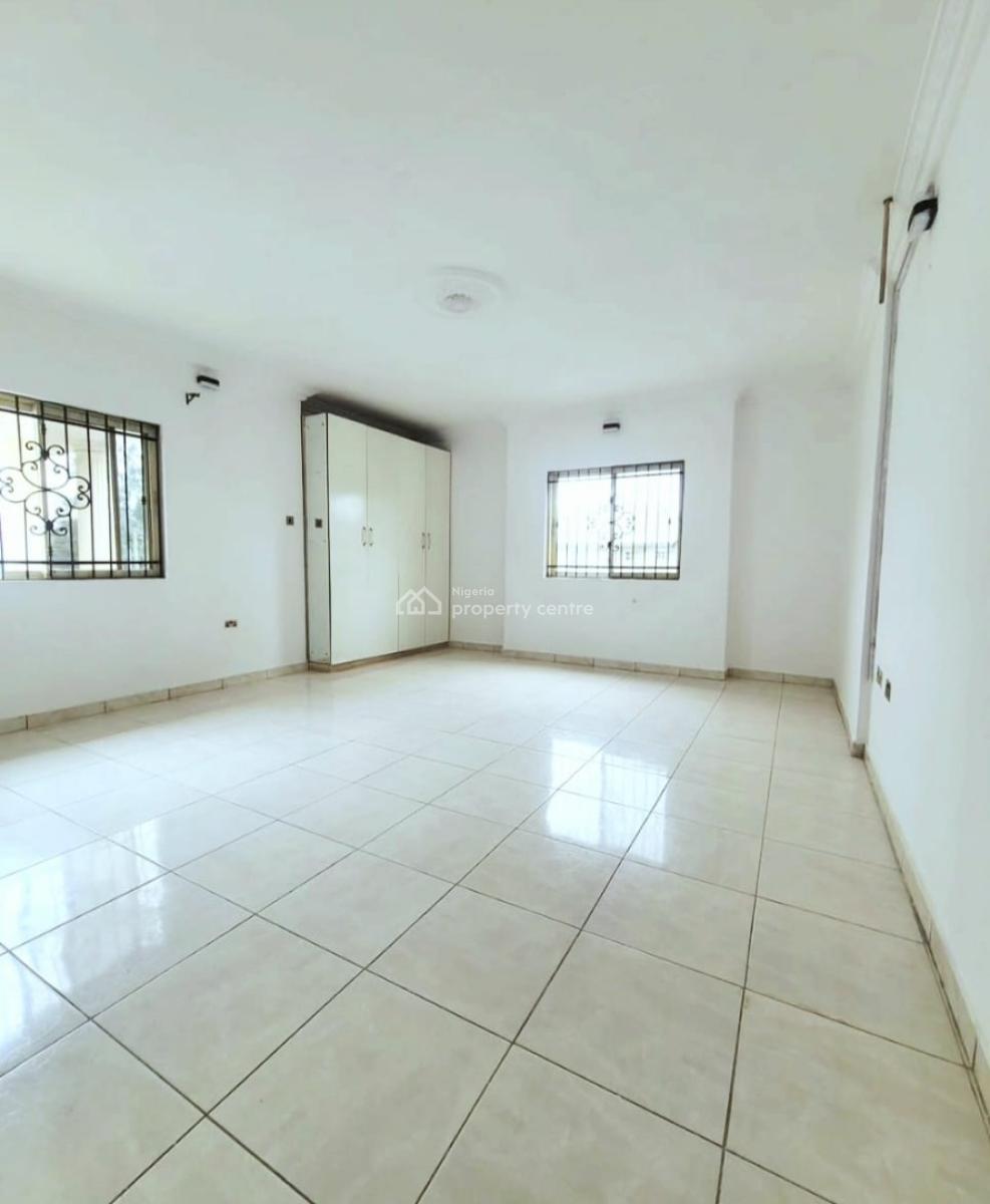 Well Maintained 3 Bedroom Apartment, Lekki Phase 1, Lekki, Lagos, Flat / Apartment for Rent