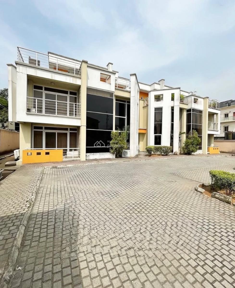 Fully Serviced 3 Bedroom Penthouse Apartment, We’ll Built Apartment with High Ceilings and Ample Parking, Lekki Phase 1, Lekki, Lagos, House for Rent