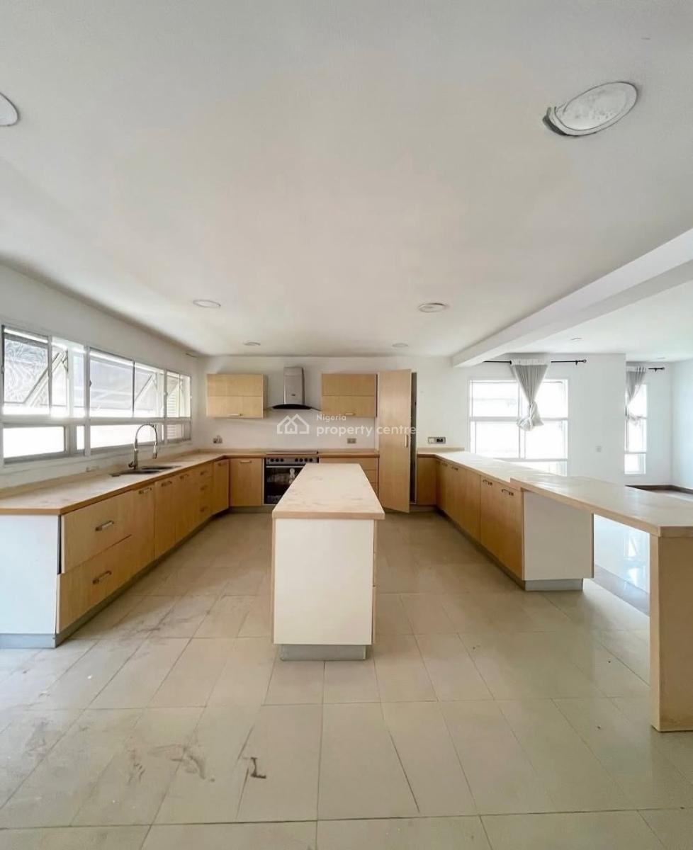 Fully Serviced 3 Bedroom Penthouse Apartment, We’ll Built Apartment with High Ceilings and Ample Parking, Lekki Phase 1, Lekki, Lagos, House for Rent
