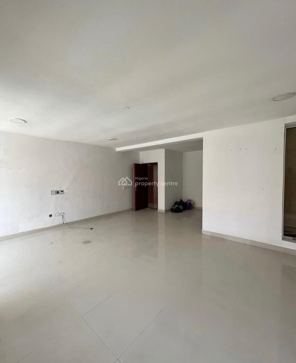 Fully Serviced 3 Bedroom Penthouse Apartment, We’ll Built Apartment with High Ceilings and Ample Parking, Lekki Phase 1, Lekki, Lagos, House for Rent