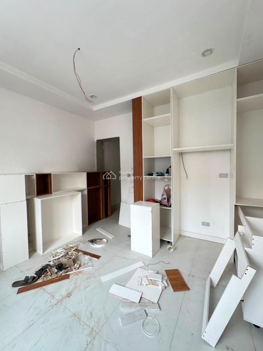 Uniquely-built Spacious Luxury 3 Bedroom Penthouse with Bq and Laundry, Lekki Phase 1, Lekki, Lagos, House for Sale
