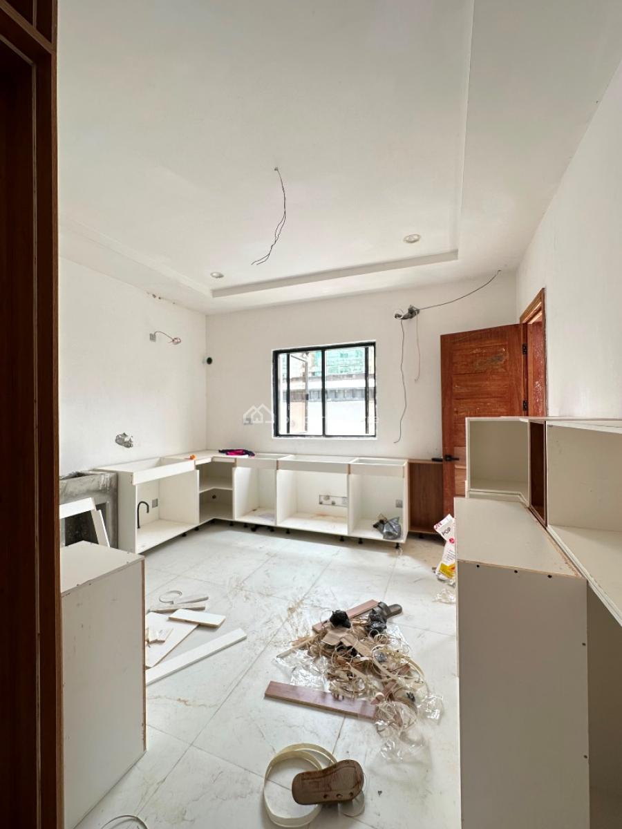 Uniquely-built Spacious Luxury 3 Bedroom Penthouse with Bq and Laundry, Lekki Phase 1, Lekki, Lagos, House for Sale