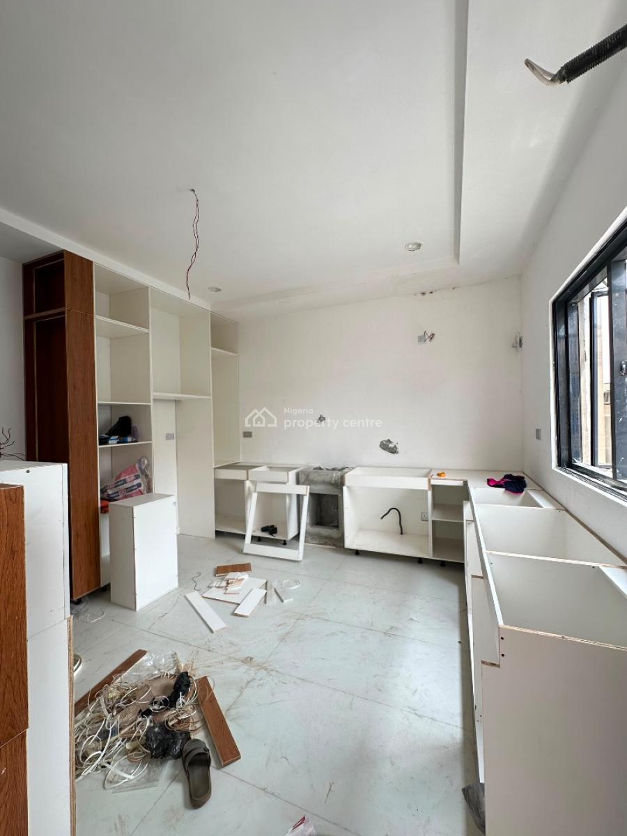 Uniquely-built Spacious Luxury 3 Bedroom Penthouse with Bq and Laundry, Lekki Phase 1, Lekki, Lagos, House for Sale