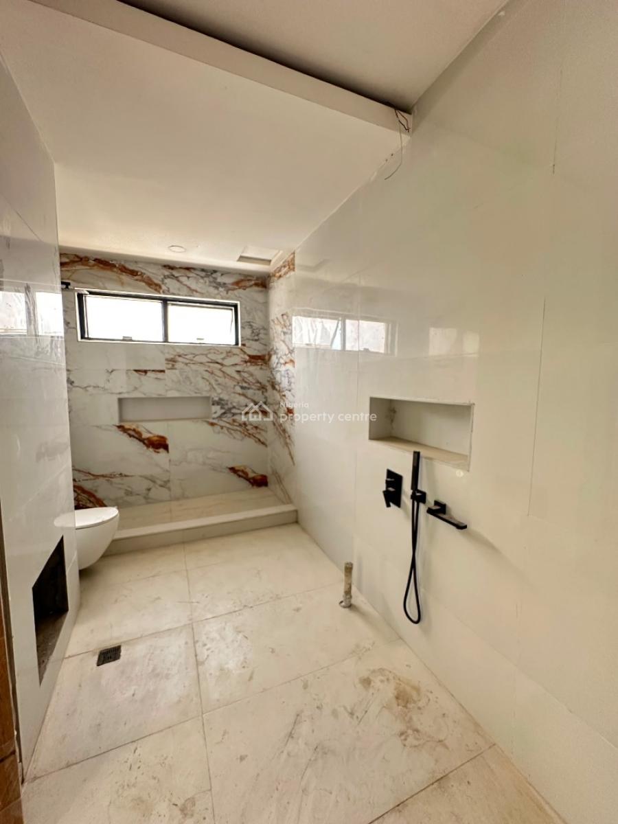 Uniquely-built Spacious Luxury 3 Bedroom Penthouse with Bq and Laundry, Lekki Phase 1, Lekki, Lagos, House for Sale