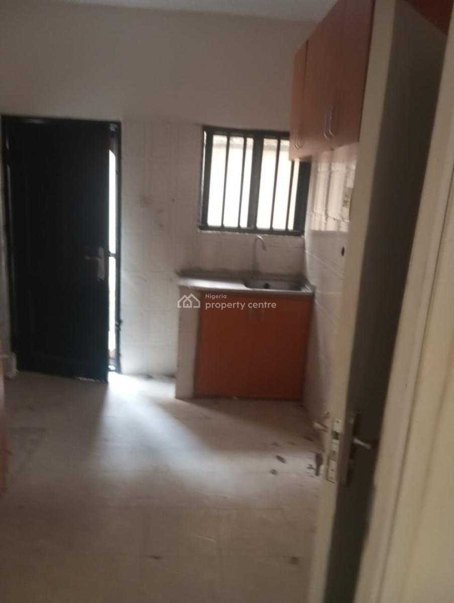 Neat 3 Bedroom Flat, Gra Phase 2, Magodo, Lagos, Flat / Apartment for Rent