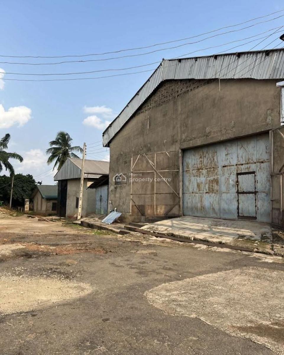 Tenement Flats Warehouses, Bungalow Houses, Etc Land Size: 6 Acres, Old-ife Road, Airport Junction, Ibadan, Oyo, Mixed-use Land for Sale