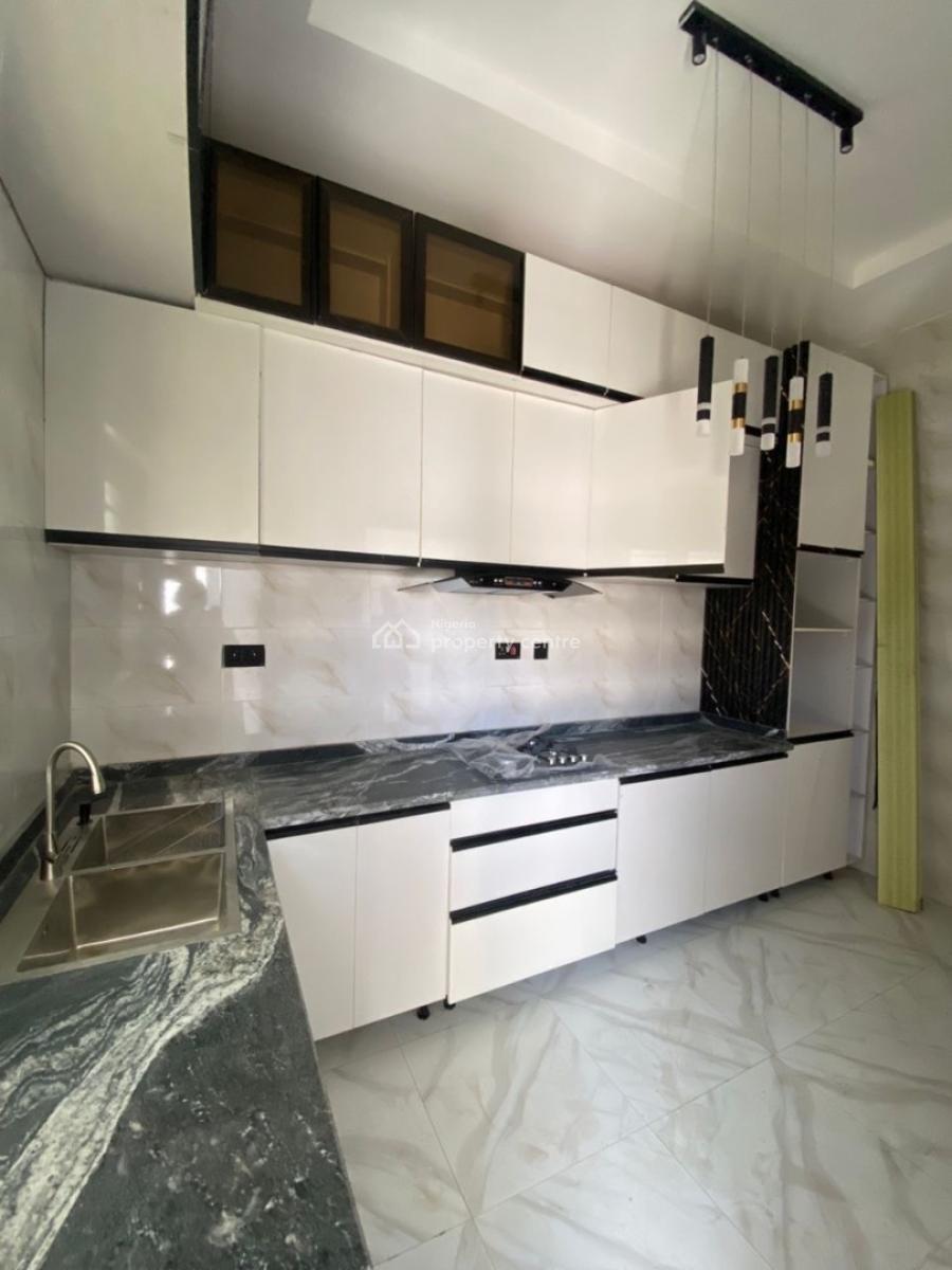 Man Excellent 2 Bedroom Apartment, Abraham Adesanya, Ajah, Lagos, Flat / Apartment for Sale