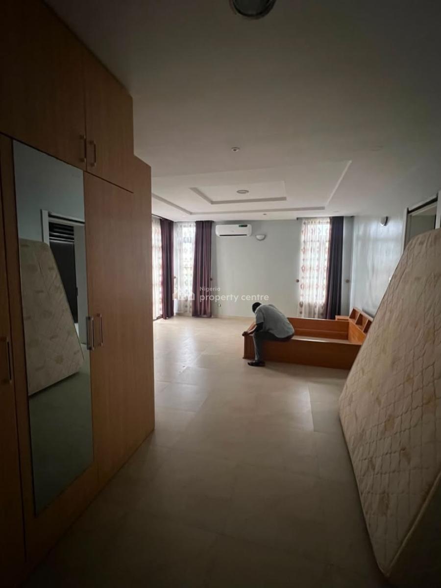 Fully Serviced & Semi-furnished 3 Bedroom, Lekki Phase 1, Lekki, Lagos, Flat / Apartment for Rent
