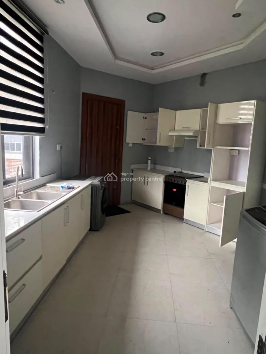Fully Serviced & Semi-furnished 3 Bedroom, Lekki Phase 1, Lekki, Lagos, Flat / Apartment for Rent