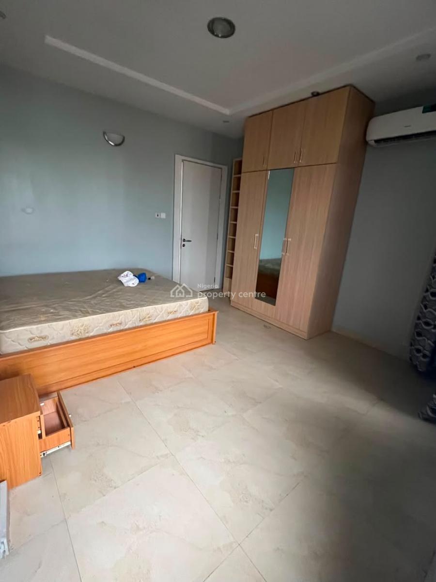 Fully Serviced & Semi-furnished 3 Bedroom, Lekki Phase 1, Lekki, Lagos, Flat / Apartment for Rent