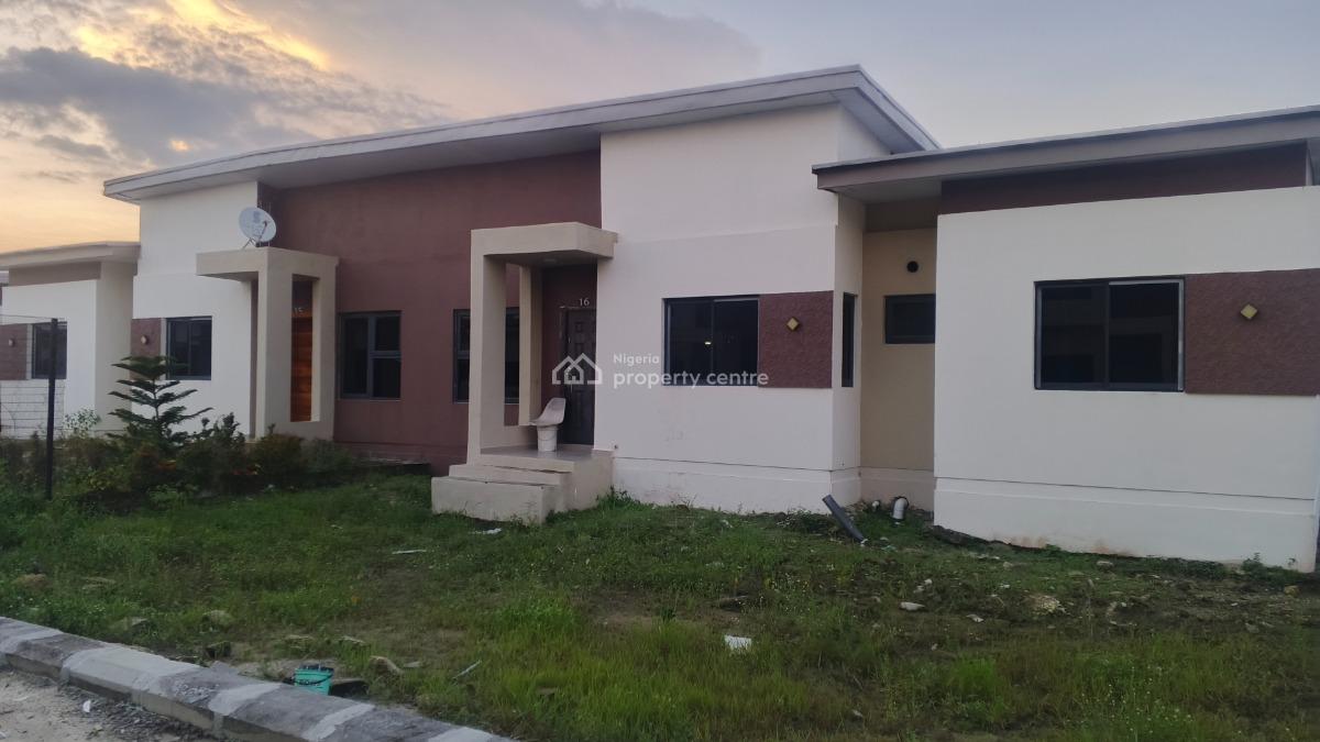 Distress Corner Piece 3 Bedrooms Semi-detached Bungalow, Beechwood Park Estate, Lakowe, Ibeju Lekki, Lagos, Semi-detached Bungalow for Sale