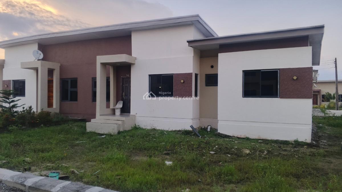 Distress Corner Piece 3 Bedrooms Semi-detached Bungalow, Beechwood Park Estate, Lakowe, Ibeju Lekki, Lagos, Semi-detached Bungalow for Sale