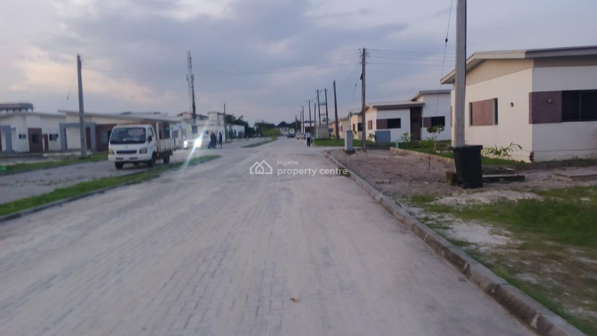 Distress Corner Piece 3 Bedrooms Semi-detached Bungalow, Beechwood Park Estate, Lakowe, Ibeju Lekki, Lagos, Semi-detached Bungalow for Sale