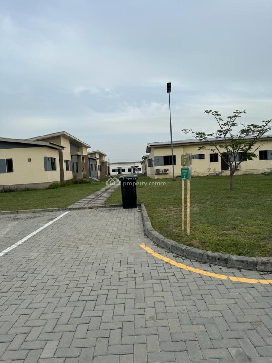 Distress Corner Piece 3 Bedrooms Semi-detached Bungalow, Beechwood Park Estate, Lakowe, Ibeju Lekki, Lagos, Semi-detached Bungalow for Sale