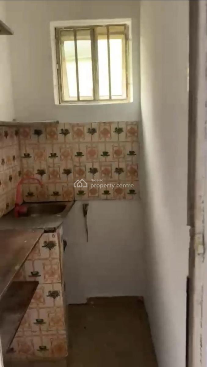 Lovely Sweet  Self Contain, Onigbongbo, Maryland, Lagos, Self Contain (single Rooms) for Rent