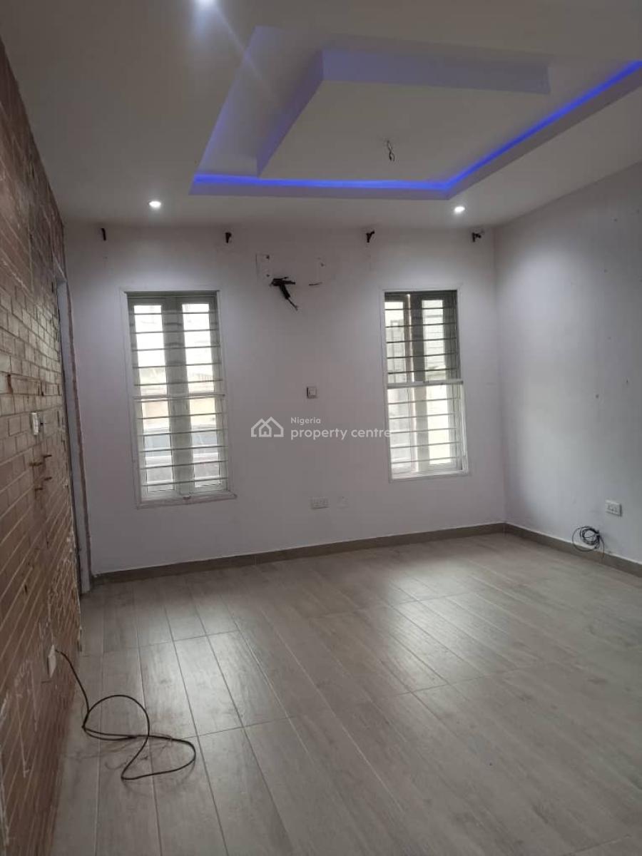 Spacious 2 Bedroom Flat Upstairs with Bq, Secured Estate, Ilasan, Lekki, Lagos, Flat / Apartment for Rent