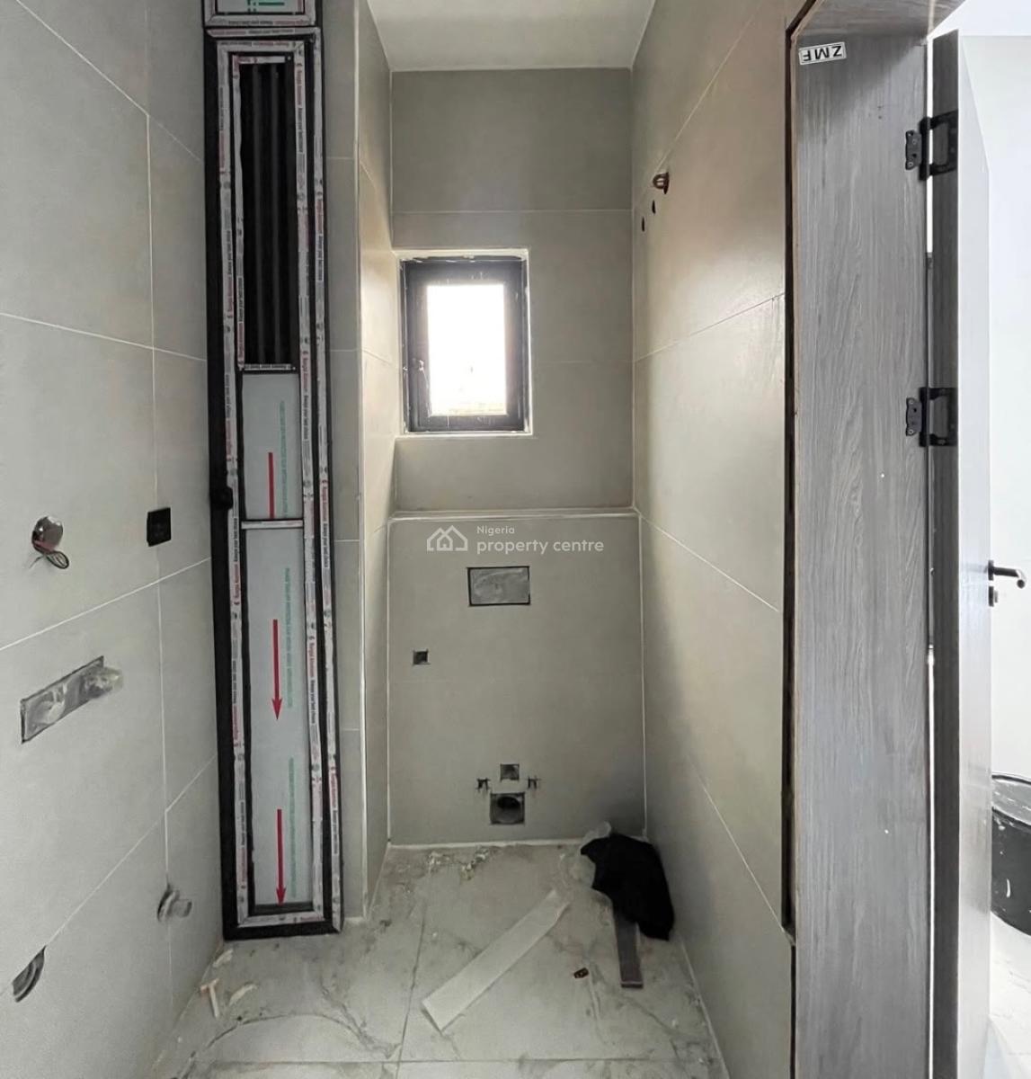 Lovely 3 Bedroom Apartment with Bq, Lekki Phase 1, Lekki Phase 1, Lekki, Lagos, Block of Flats for Sale