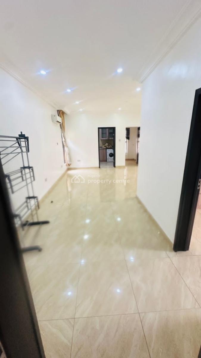 Fully Serviced Spacious 2bedroom Apartment+ Swimming Pool(upstairs ), Chevron Lekki, Lekki, Lagos, Flat / Apartment for Rent